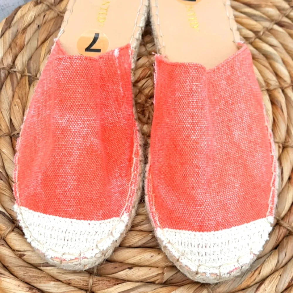 NWOT WANTED CANVAS ESPADRILLES - Picture 3 of 9